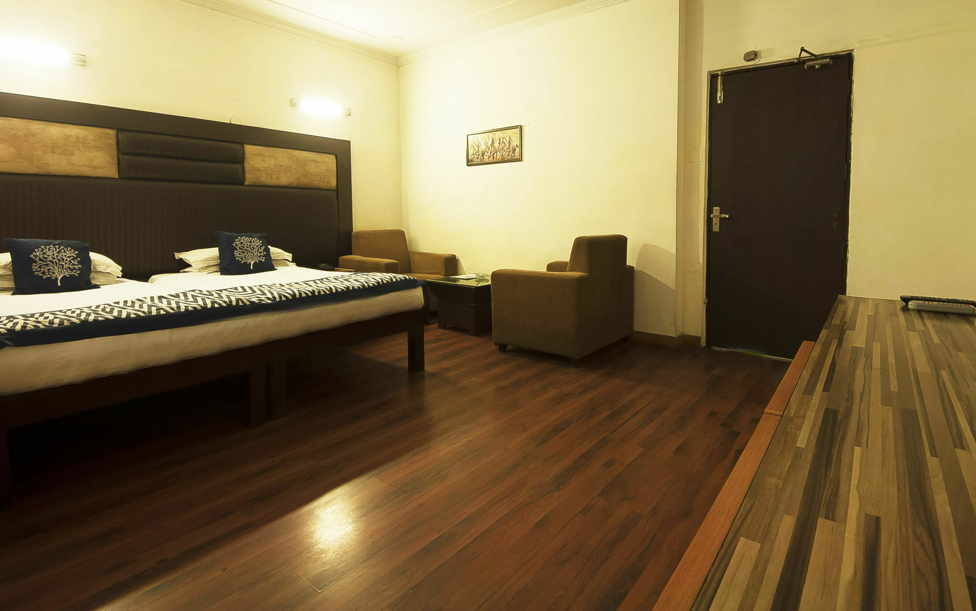 Golden Leaf Hotel Neu-Delhi Exterior foto