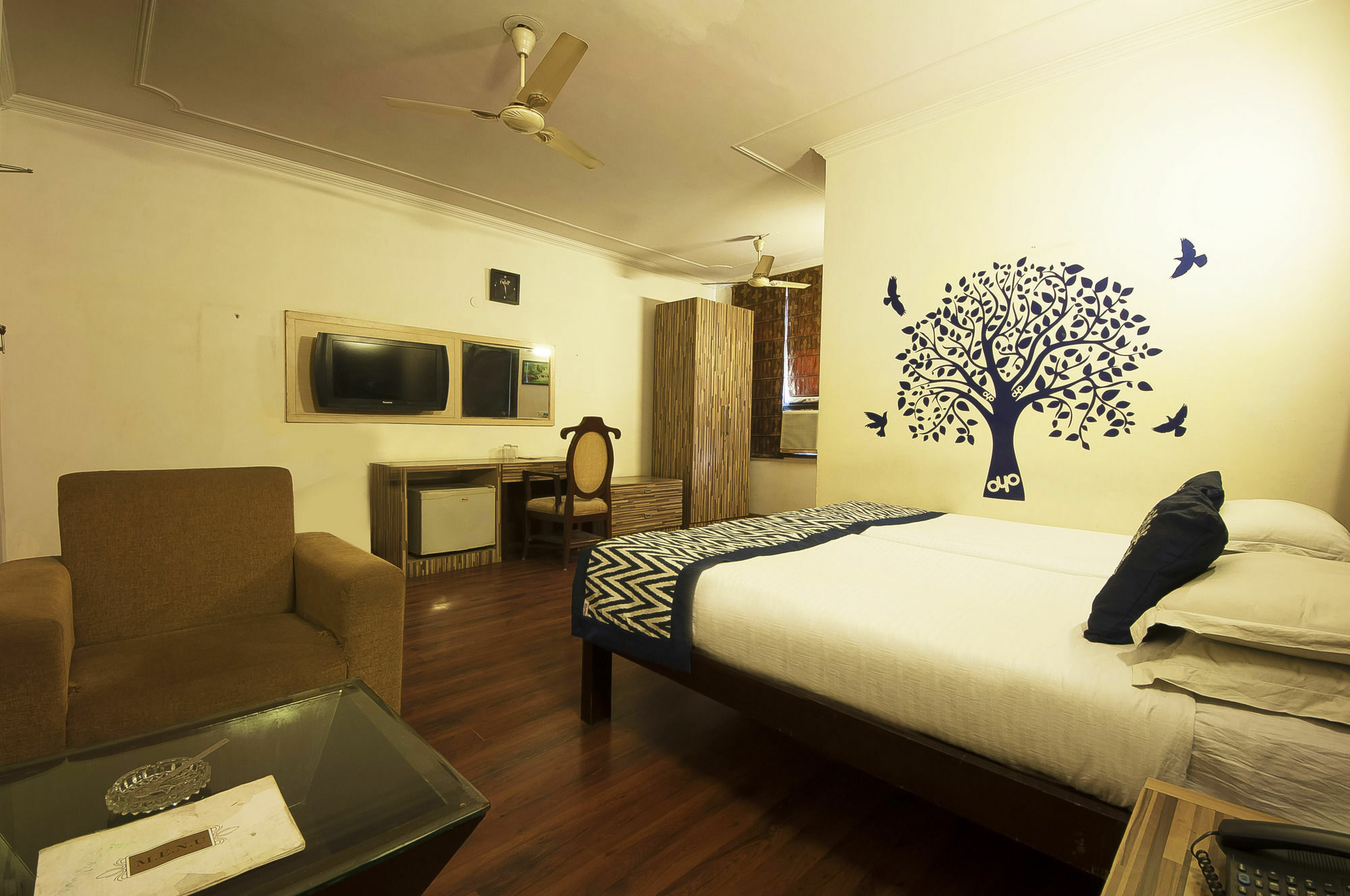 Golden Leaf Hotel Neu-Delhi Exterior foto